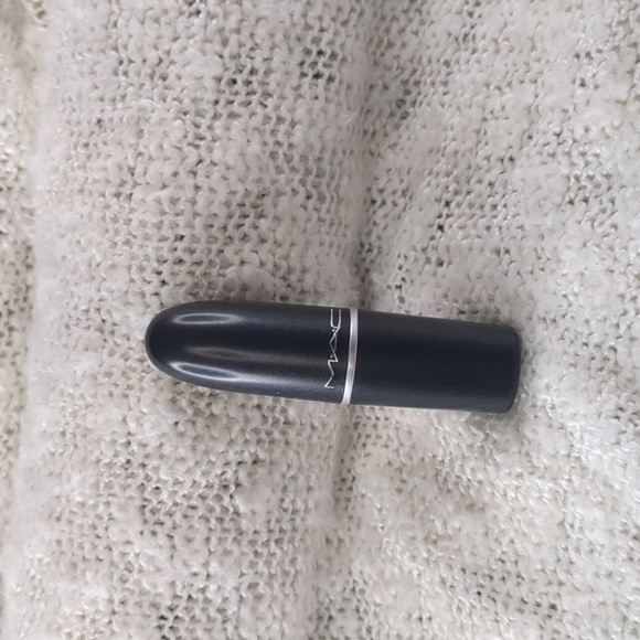 M•A•C Mini Retro Matte Lipstick in Relentlessly Red, 1.8g/0.06oz - Picture 5 of 5